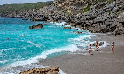 À descoberta das Praias Selvagens: Cova da Mijona e Inferno