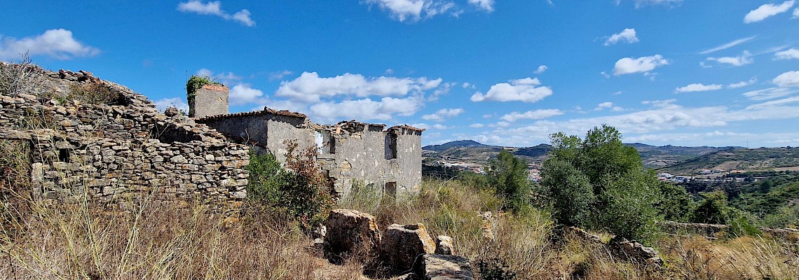 CAMINHADA AO LUAR NA ALDEIA FANTASMA DE BROAS