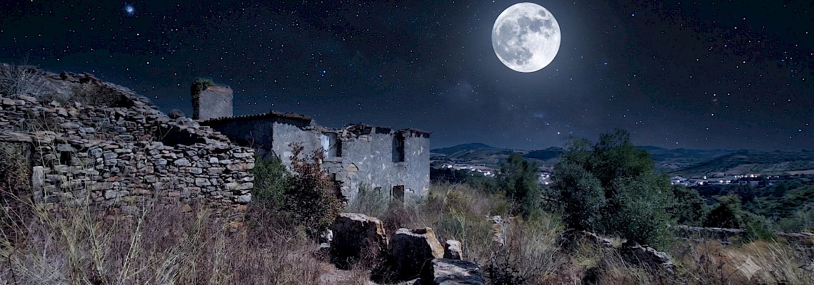 CAMINHADA AO LUAR NA ALDEIA FANTASMA DE BROAS